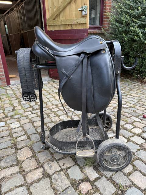 Selle de dressage de marque Allures