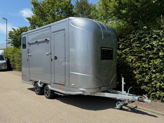 Remorque anka 2 chevaux + home car & sellerie