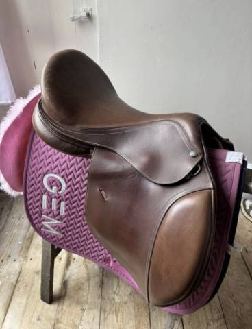 Selle &Eacute;ric Thomas 17'