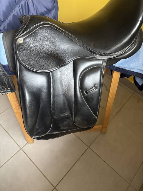 Selle de dressage Baude
