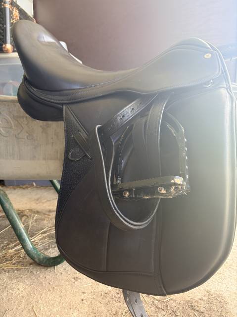 Selle de dressage equiline 