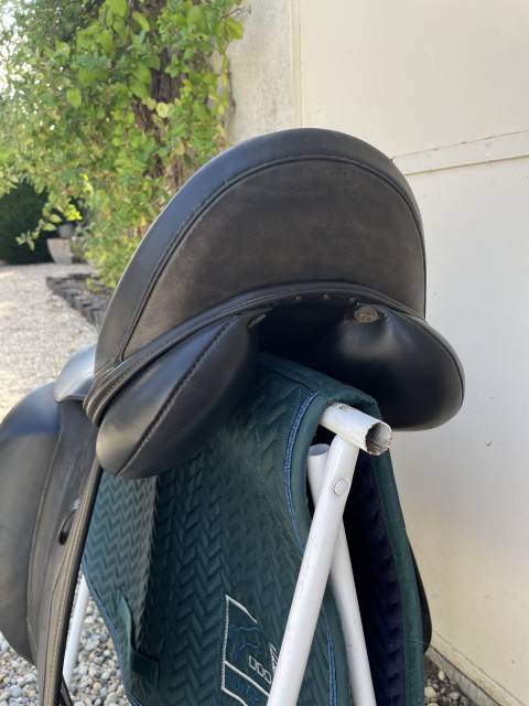 Selle de dressage 