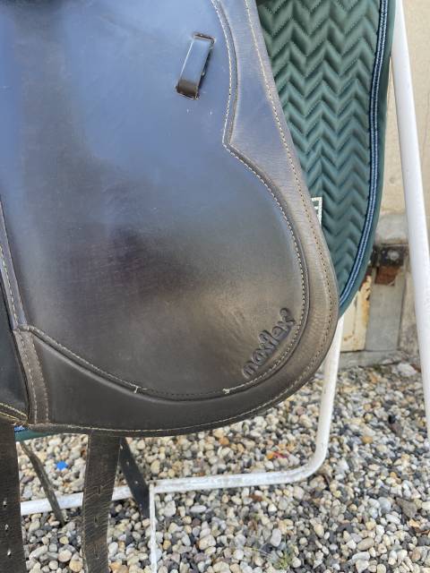 Selle de dressage 