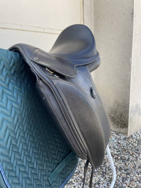Selle de dressage 