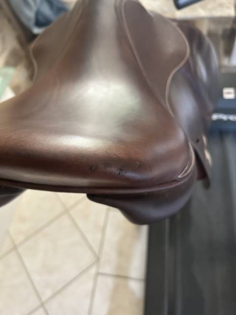 Selle Rebelle mod&egrave;le R10 