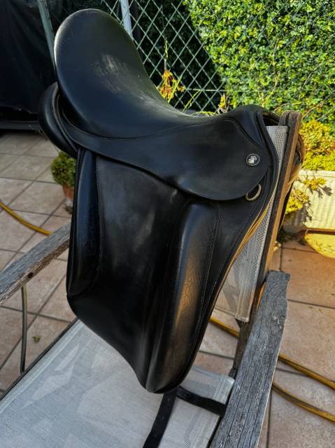 Selle de dressage HENNIG