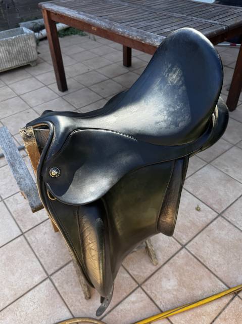 Selle de dressage HENNIG