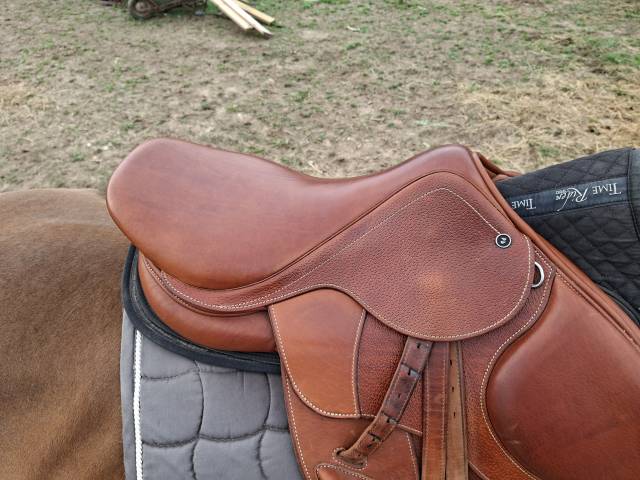 A vendre selle platinium sellier Lucifer 