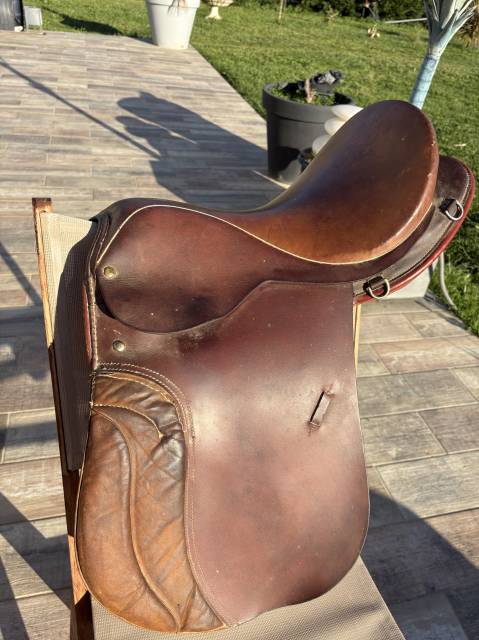Selle en cuir v&eacute;ritable 