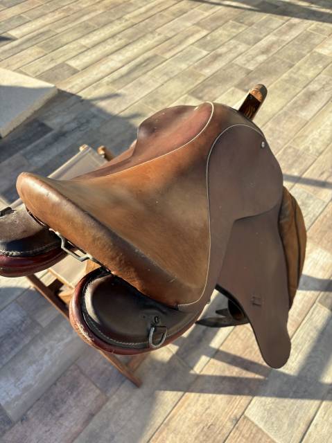 Selle en cuir v&eacute;ritable 