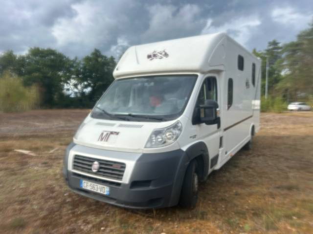 Camion chevaux année 2012,  550 000 km