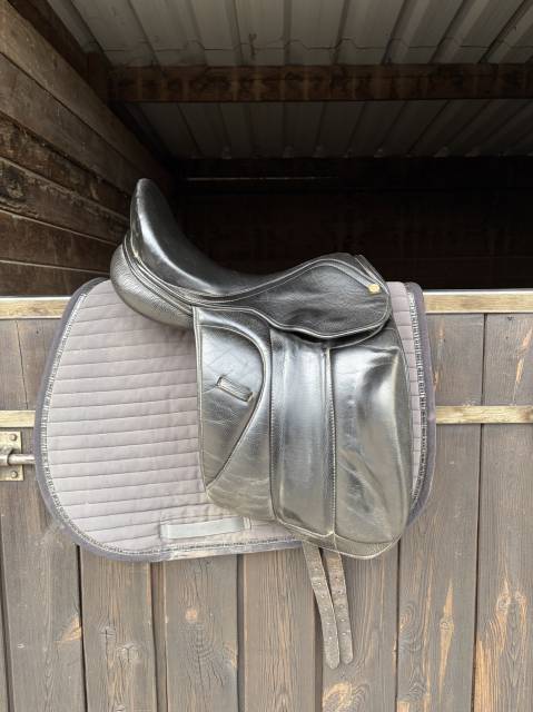 Selle de dressage SB