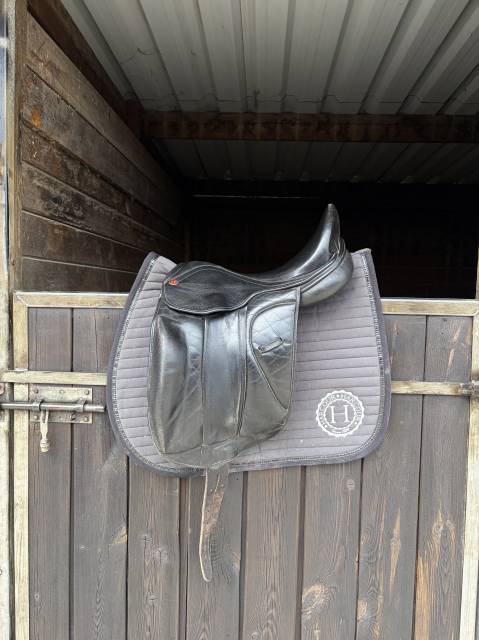 Selle de dressage sb