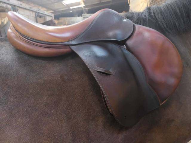 Selle devoucoux taille 17&rsquo;&acute;5 ann&eacute;e 2013