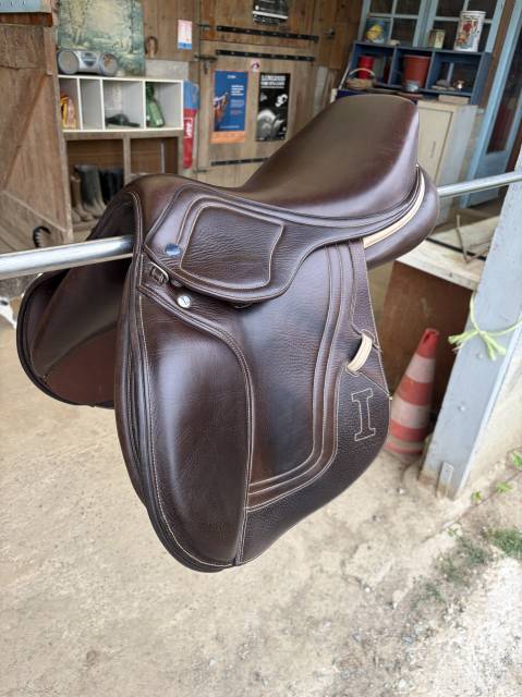 Selle ikonic jumping light &eacute;volution 16,5pouces 
