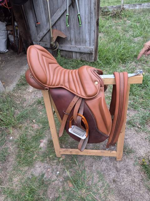 Selle Zaldi  18" neuve jamais servi