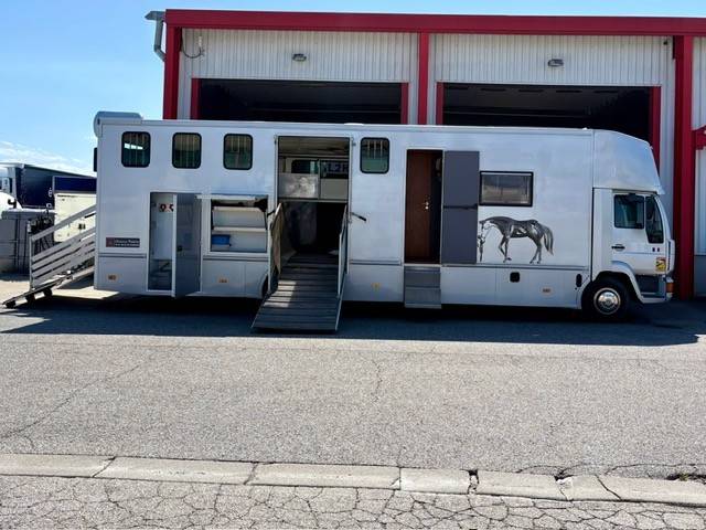 Camion 4 chevaux + home car 4 places