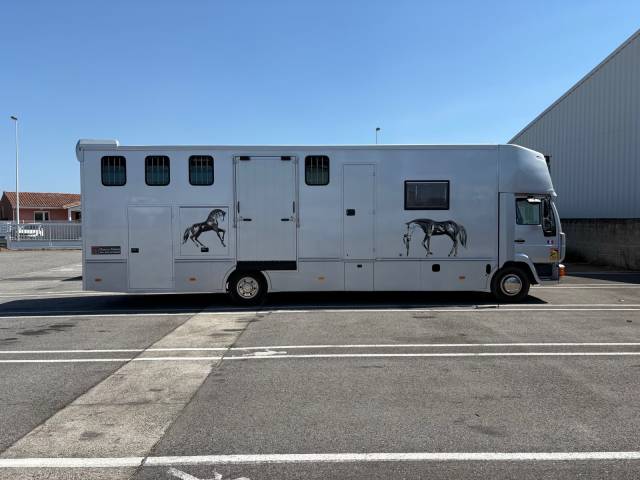 Camion 4 chevaux + home car 4 places