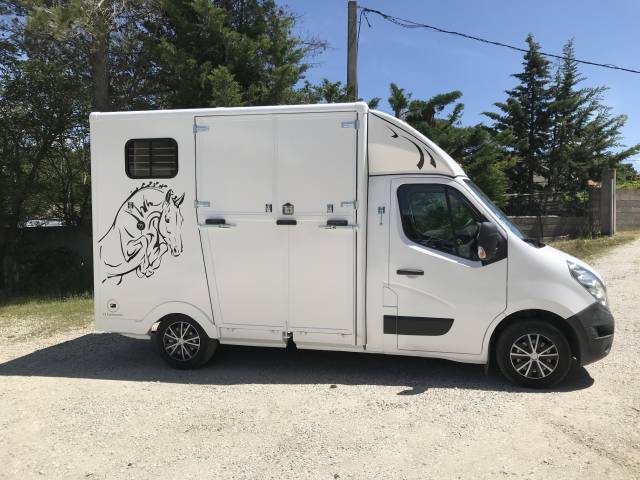 Camion chevaux carrosserie neuve 148 000 kms 2016