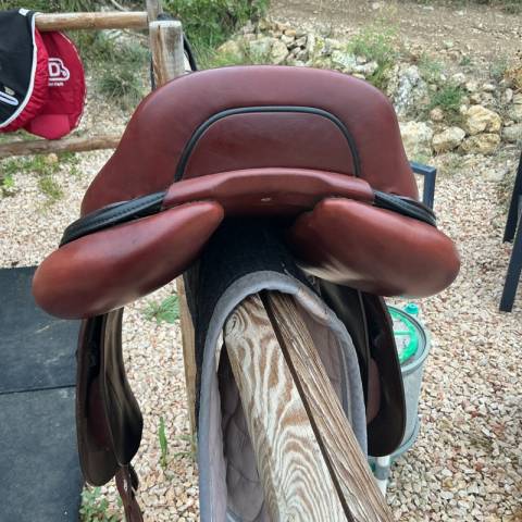 &Agrave; VENDRE &ndash; Selle CWD SE02 &ndash; 18" &ndash; 2021
