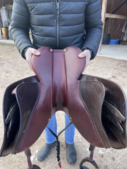 Selle CWD mod&egrave;le: SE06   taille si&egrave;ge: 17,5 