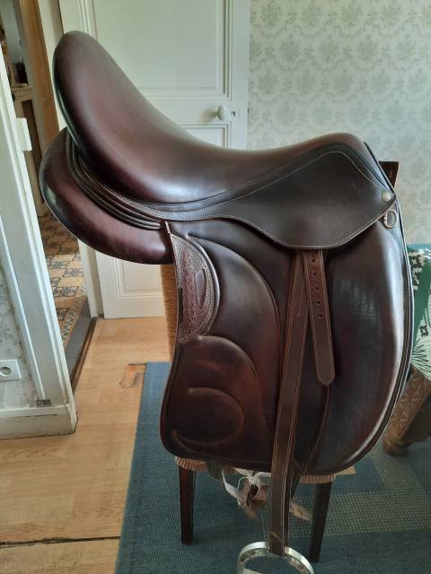 A vendre selle de dressage DEVOUCOUX mod&egrave;le LOREAK