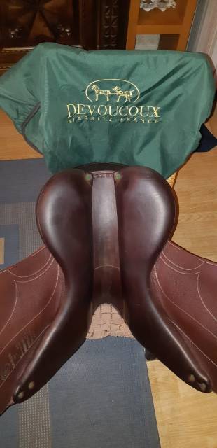 A vendre selle de dressage DEVOUCOUX mod&egrave;le LOREAK