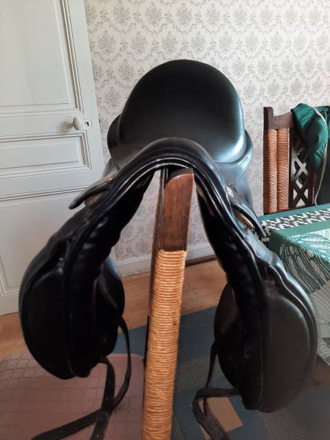 A vendre selle de dressage HENRY DE RIVEL