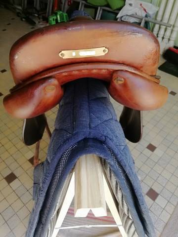 Selle BUTET 18 monoquartier type cross
