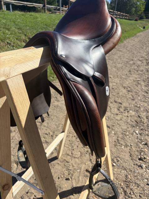 Selle Meyer 2013 Taille 17.5 pouces