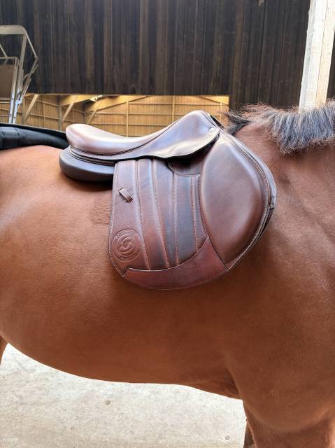 Selle Forestier S&eacute;oul 17,5" &ndash; 2AA &ndash; doubl&eacute;e veau &ndash; PRO 