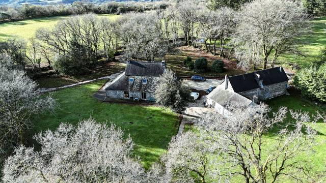 Propriété, deux maisons et un territoire de 40ha