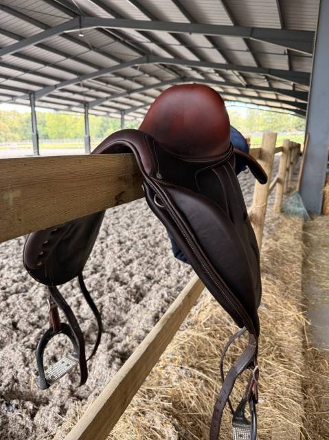Selle de dressage Antar&egrave;s