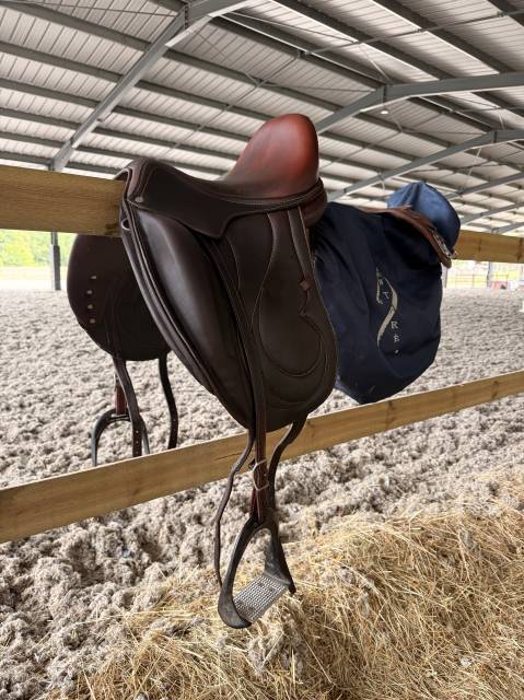 Selle de dressage Antar&egrave;s