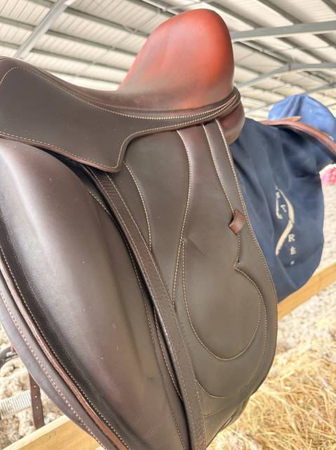 Selle de dressage Antar&egrave;s