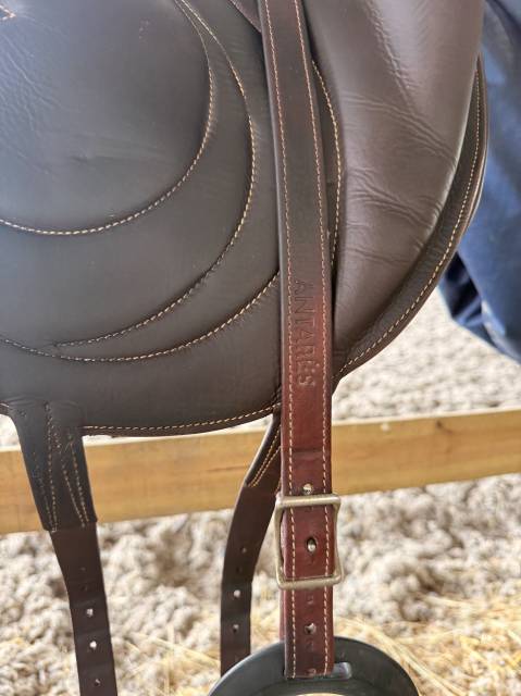 Selle de dressage Antar&egrave;s