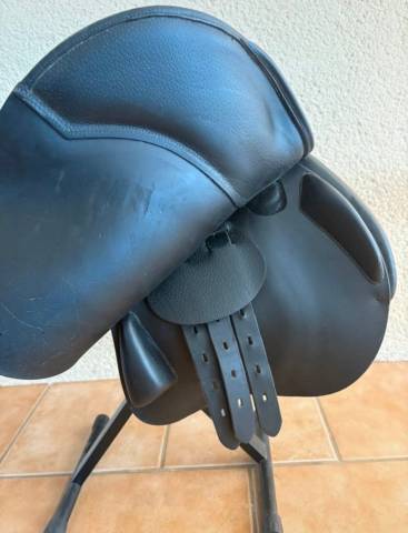 Selle Equipe emporio jumping noir   17 pouces