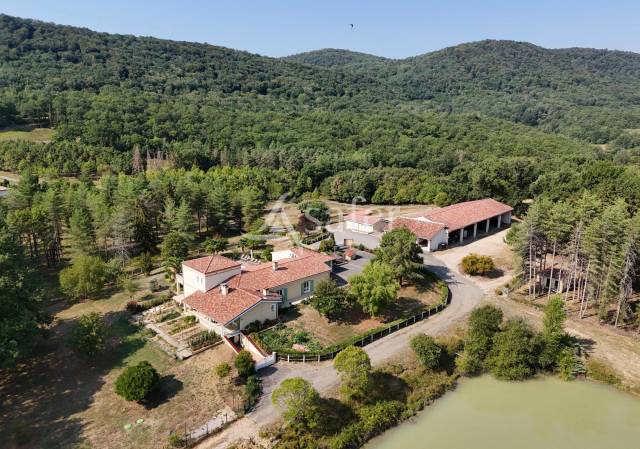 Maison avec lac privé et 60ha de forêt