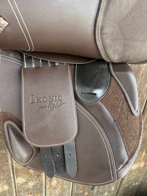 Selle Ikonic light 16,5 pouces