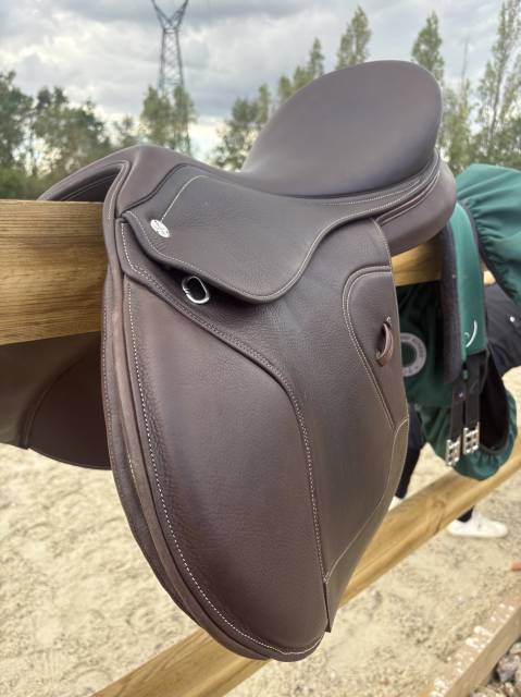 Selle Ikonic light 16,5 pouces