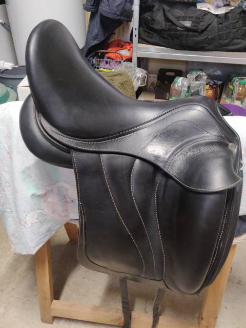 Selle de dressage antarès 17,5