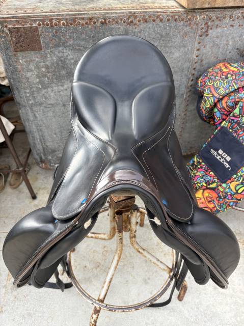 Selle de dressage Genesis CL 
