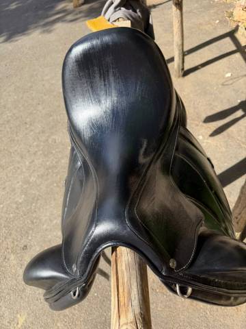 Selle Antar&egrave;s Cadence Dressage 17" &ndash; cuir veau &ndash;