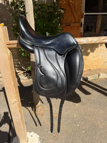 Selle Antar&egrave;s Cadence Dressage 17" &ndash; cuir veau &ndash;