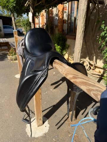 Selle Antar&egrave;s Cadence Dressage 17" &ndash; cuir veau &ndash;