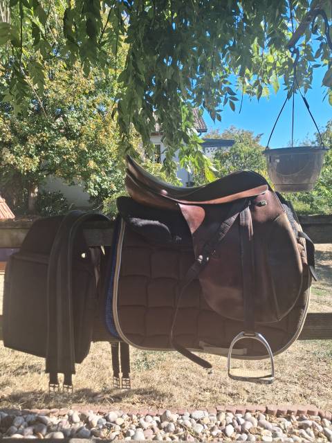 Selle de cheval St&uuml;bben Siegfried &eacute;quip&eacute;e
