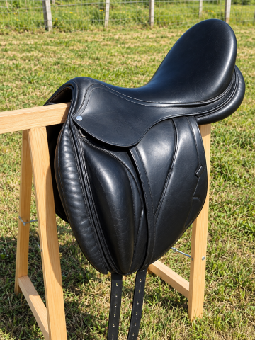 Selle de dressage antares 18