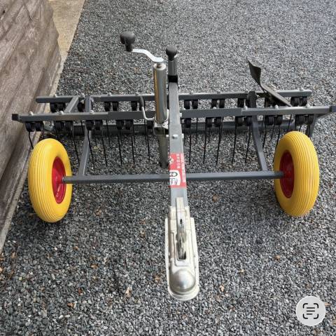 Herse de carri&egrave;re  niveleuse pour quad