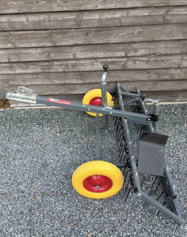 Herse de carri&egrave;re  niveleuse pour quad