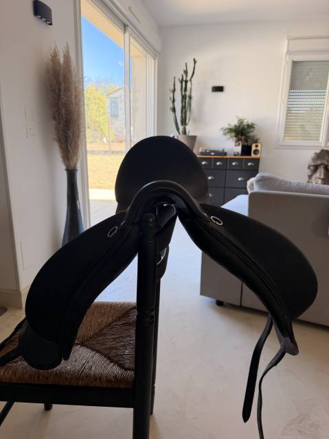 Selle dressage Devoucoux 18 pouces 